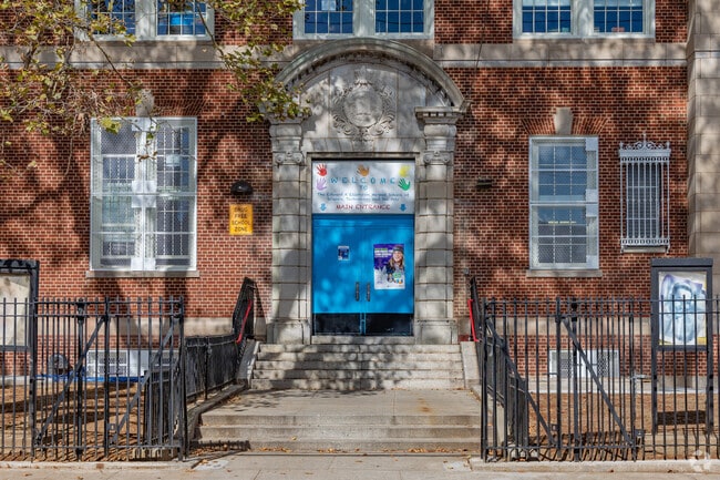 PS 140 Edward K Ellington has 474 students in grades PK-5.