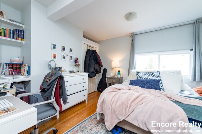 5 Munroe St unit 2, Somerville, MA 02143 - photo 7