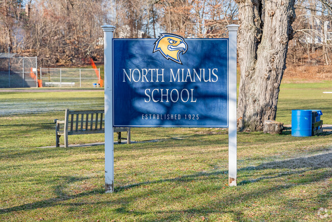 North Mianus School is conveniently located on Palmer Hill Road in Riverside.