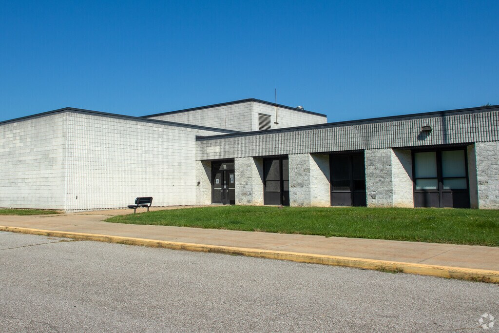 Willetts Middle School provides education in the neighborhood of 
Brunswick
