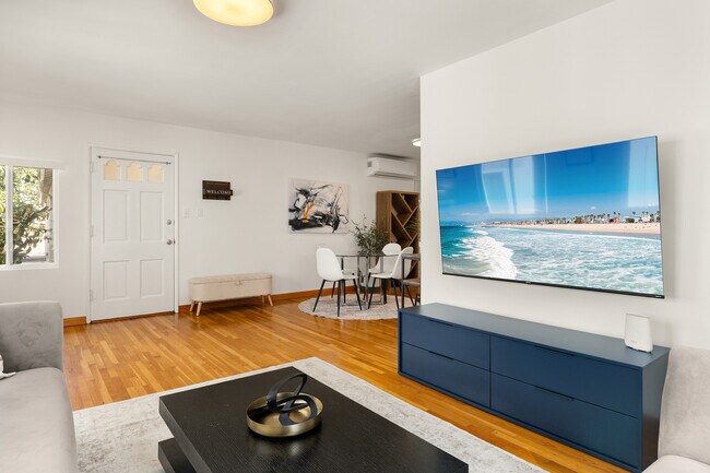 1169 Amherst Ave unit 1173-1/2, Los Angeles, CA 90049 - photo 2