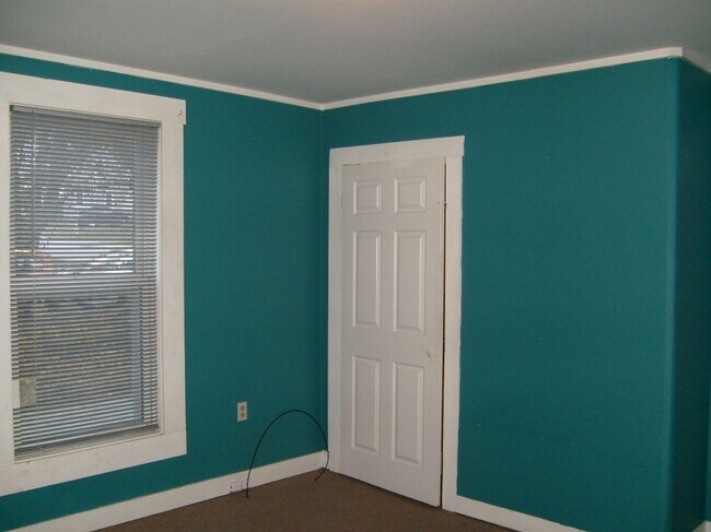 25 School St unit 102, Bristol, NH 03222 - photo 2