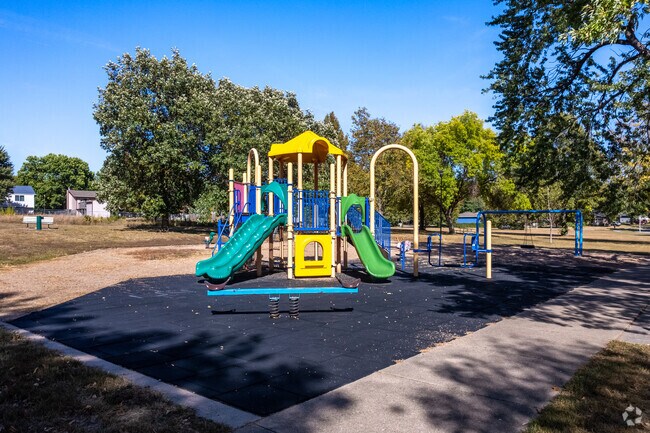 Filbert Park is a 4-acre neighborhood park in the center of Salt Valley View.