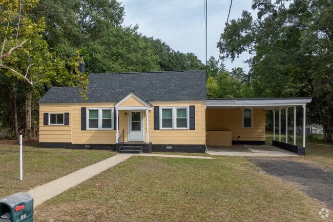 Many Mulberry homes are shingled ranches and feature car ports.