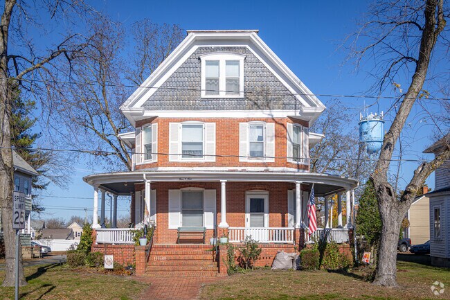Clustered along Market Street, Victorian homes reflect early 19th-century charm.