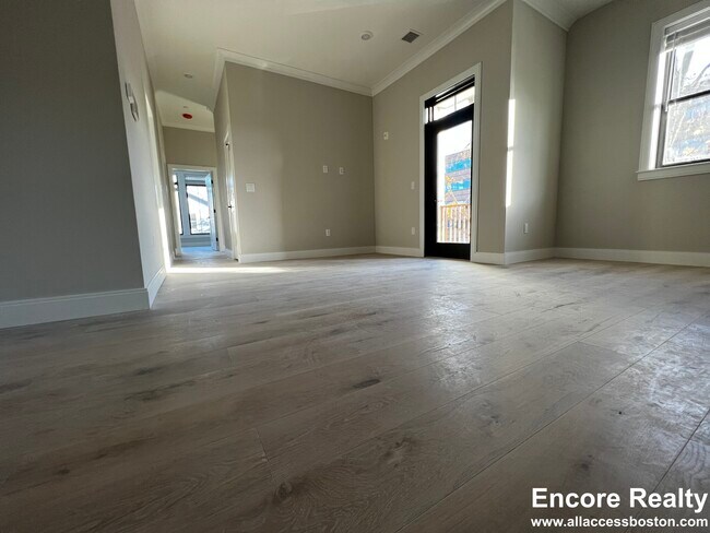 201 Everett St unit 4, Boston, MA 02128 - photo 6
