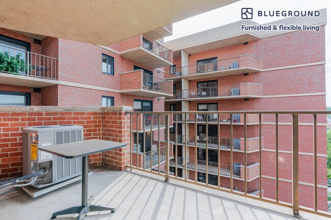 2500 Clarendon Blvd unit FL6-ID1128, Arlington, VA 22201 - photo 6