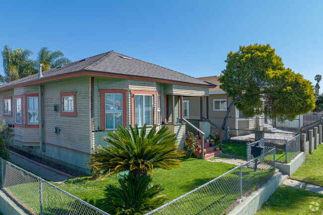 Some homes opt for a fenced in lawn in Grant Hill.