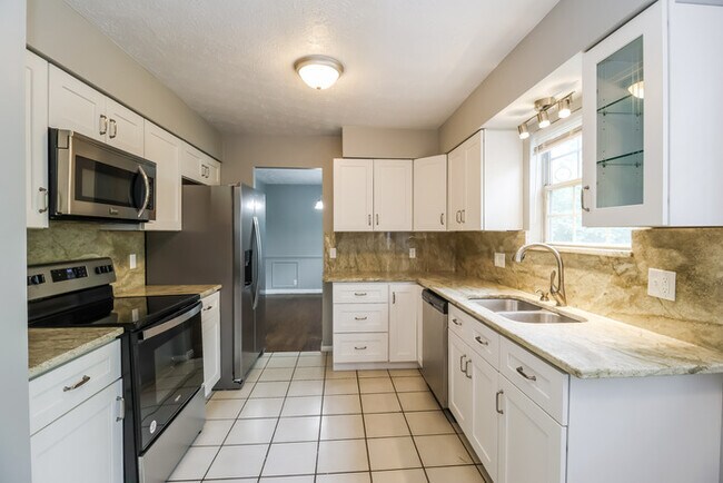 7561 Tanglewood Ln, West Chester, OH 45069 - photo 6