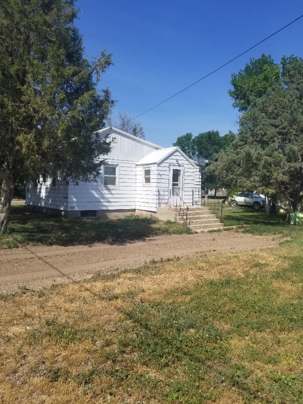 622 3rd Ave E, Culbertson, MT 59218