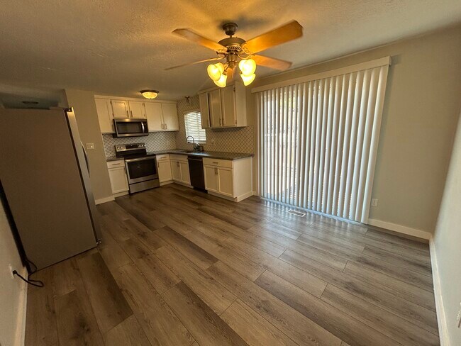 1184 N 575 W, Clearfield, UT 84015 - photo 4