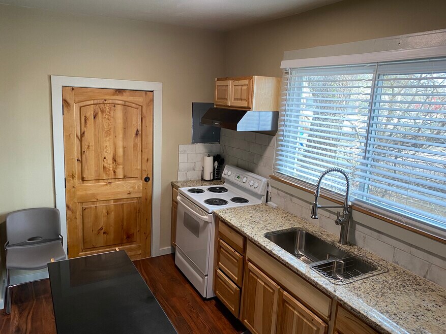 118 E Brookside St unit A, Colorado Springs, CO 80905 - photo 1