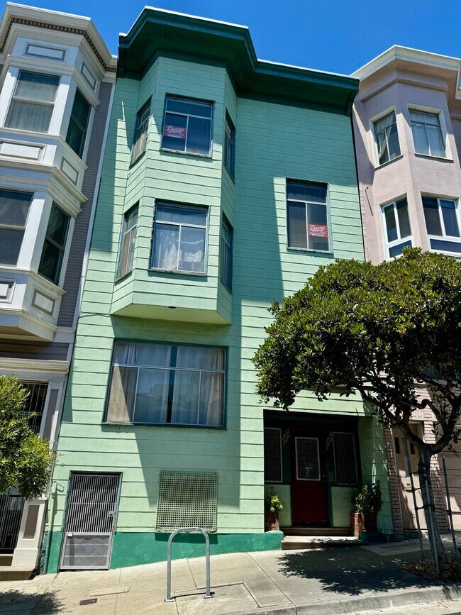 1418 Pacific Ave Unit Back Cottage, San Francisco, CA 94109
