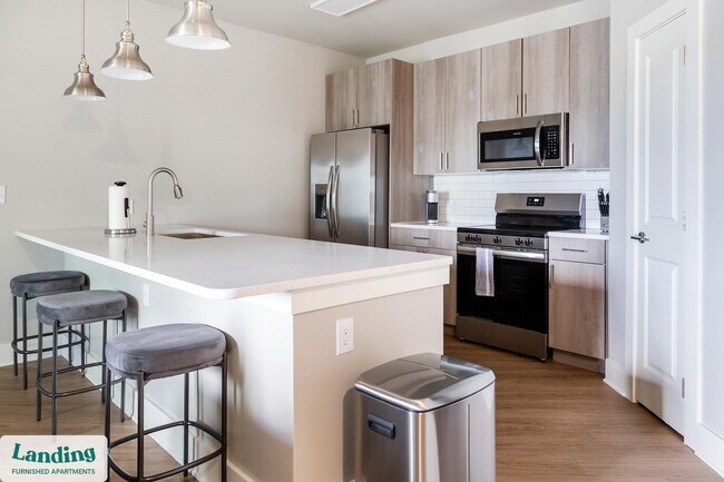 10800 Colonial Gtwy Dr unit 2-116.1409681, Fort Myers, FL 33913 - photo 3