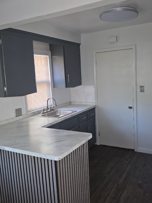 26672 Dartmouth St, Inkster, MI 48141