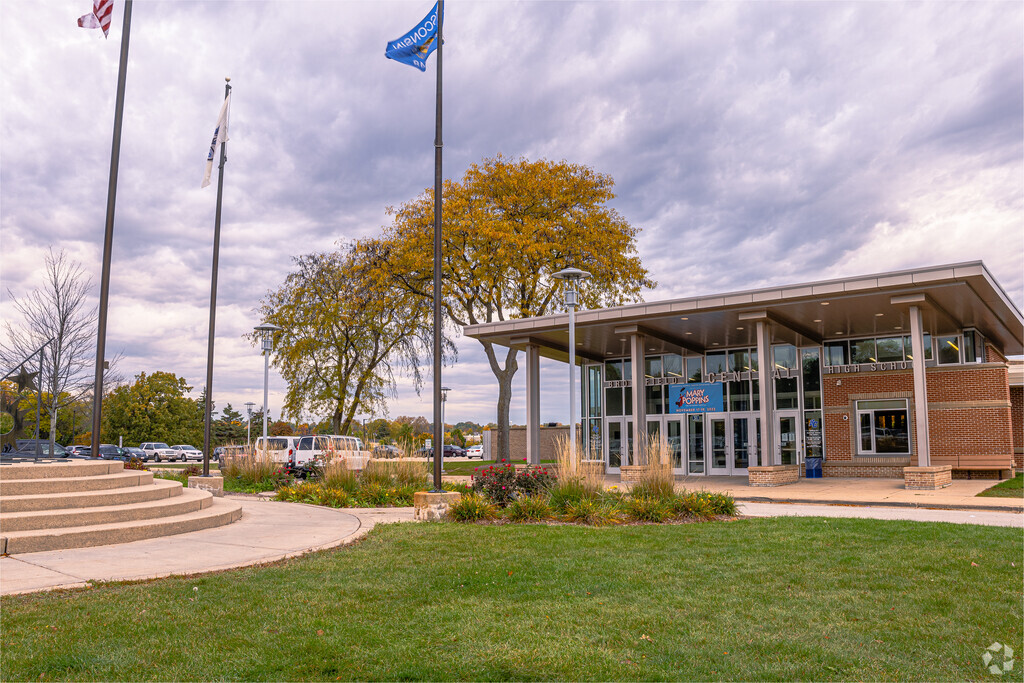 Brookfield Central High School provides education in the neighborhood of 
Brookfield.