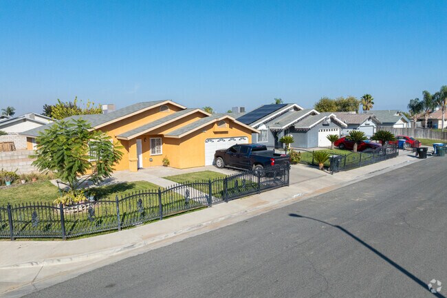 Ranch-style homes are the most common housing type in Earlimart.