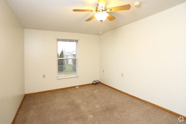 Raintree Apartments, Cedar Rapids, IA 52404 - photo 4