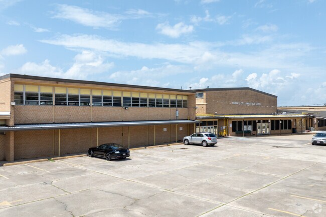 Morgan City Junior High earned a B- grade from Niche.