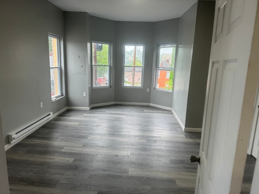 506 4th St unit 4, Fairmont, WV 26554 - photo 1