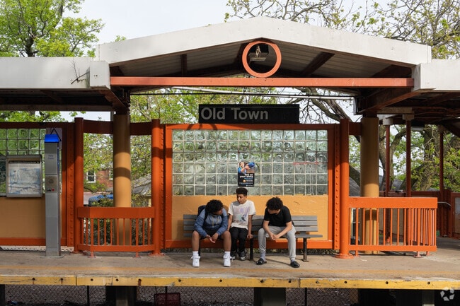 The closest stop on the Staten Island Railroad to Ocean Breeze is Old Town.
