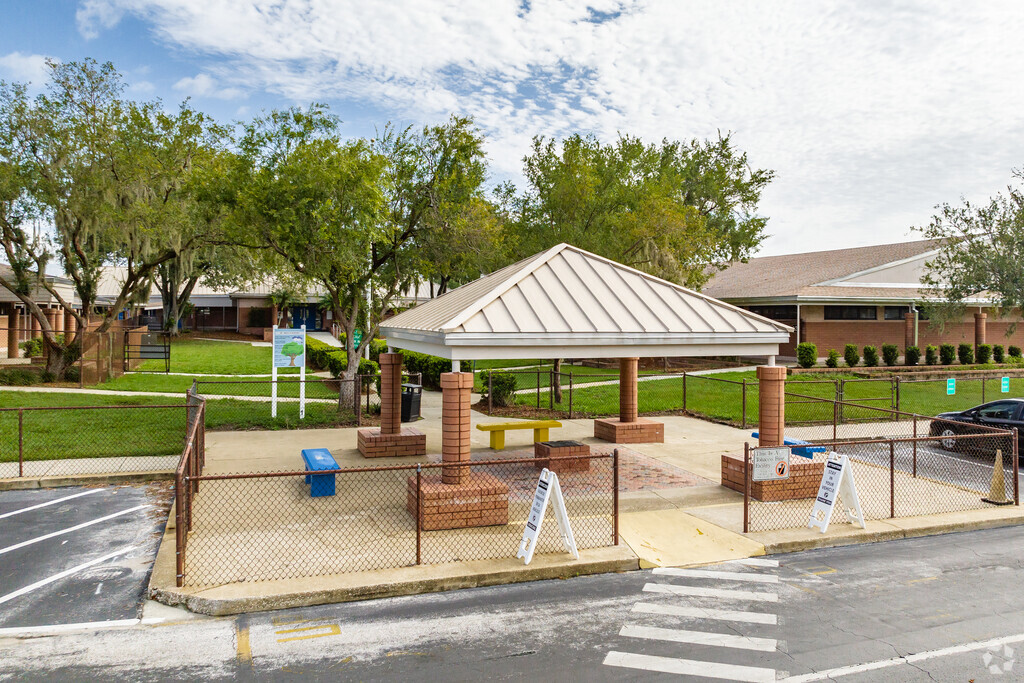 Fox Hollow Elementary School has 701 students in grades Pre-K through 5th.