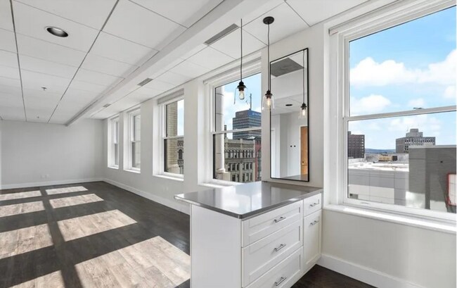 108 W Jefferson St unit 702, Syracuse, NY 13202 - photo 5