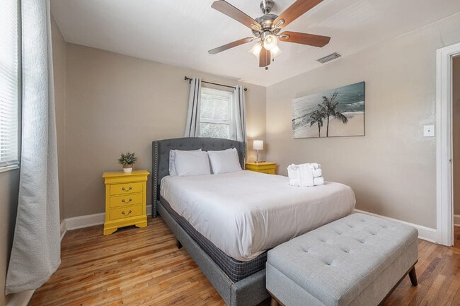 619 Swann Dr unit ID1053137P, Tampa, FL 33609 - photo 2