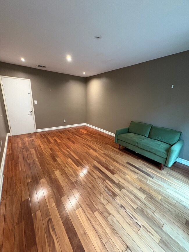 9640 Royalton Dr, Beverly Hills, CA 90210 - photo 6