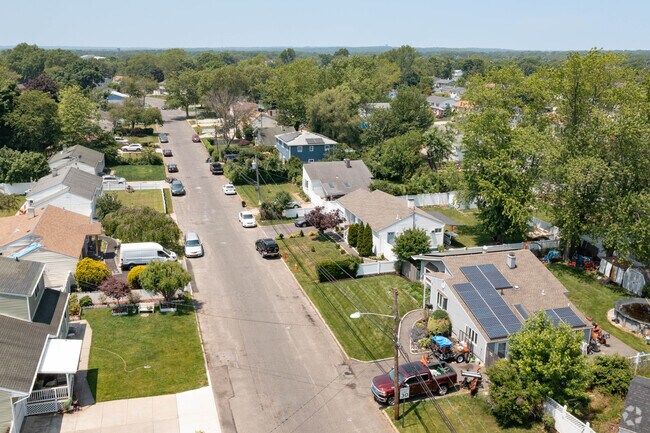 Most of the homes in Brentwood, NY are either ranches or hi- ranch style homes.
