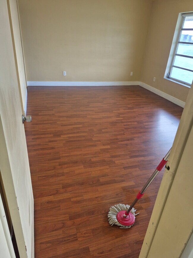 1300 NE 191st St unit A210, Miami, FL 33179 - photo 2