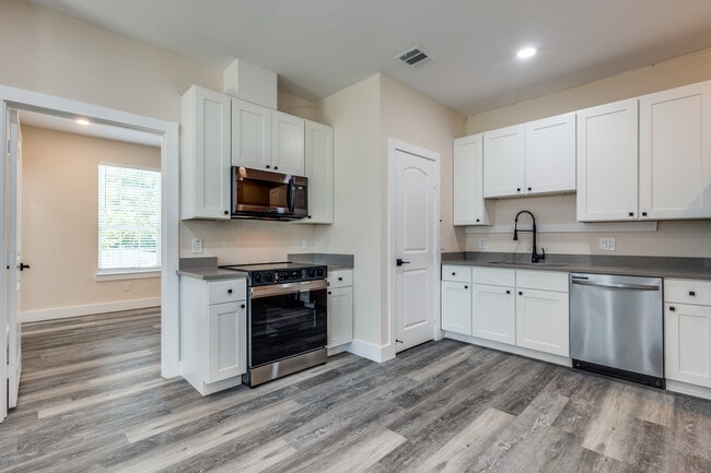 511 N Davis Dr unit A, Arlington, TX 76012 - photo 7