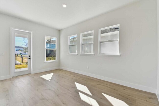 1550 Merrythought Ln unit 36465699, Sarasota, FL 34240 - photo 7