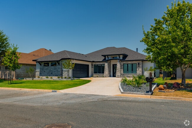 Cibolo Trails homes in Fair Oaks Ranch were built by one builder and vary in style.