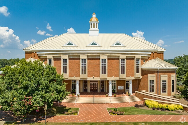 Stockbridge city hall is located right in the town center.