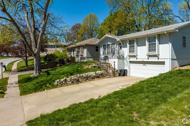 You will find a wide variety of split level style homes in Ralston.