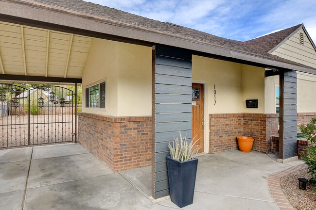 1017 E Oakey Blvd, Las Vegas, NV 89104 - photo 2