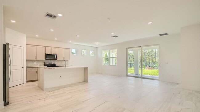 6510 SE Park Trace Dr unit 36207135, Stuart, FL 34997 - photo 3