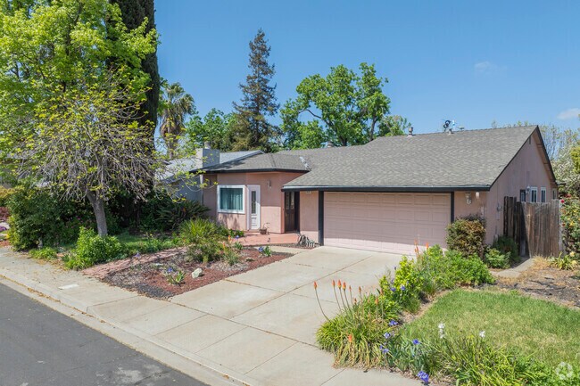 Asco - Radum homes take great pride in their curb appeal.