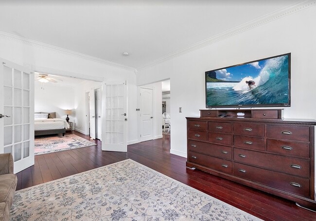 Living Room w/Hardwood floors throughout