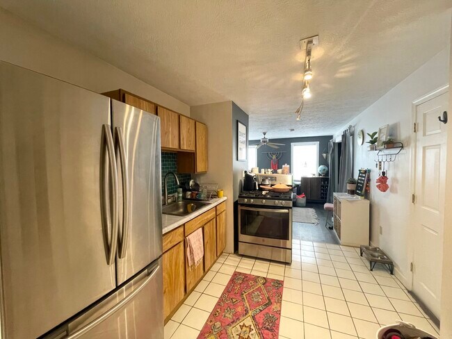 525 E 3rd St unit 3, Boston, MA 02127 - photo 3