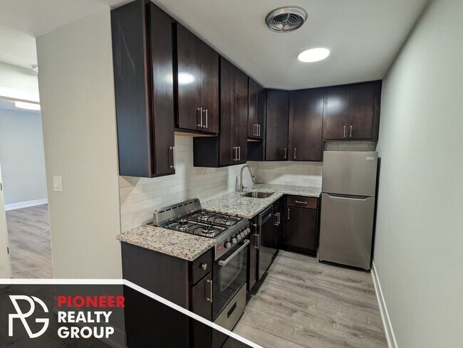 454 W Barry Ave unit 4, Chicago, IL 60657 - photo 3