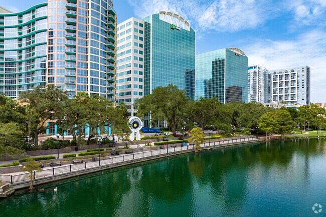 Located in the heart of Orlando, Lake Eola is walkable for Thornton Park residents.