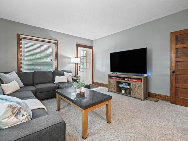 679 Washington St unit ID1271290P, Bedford, OH 44146 - photo 7