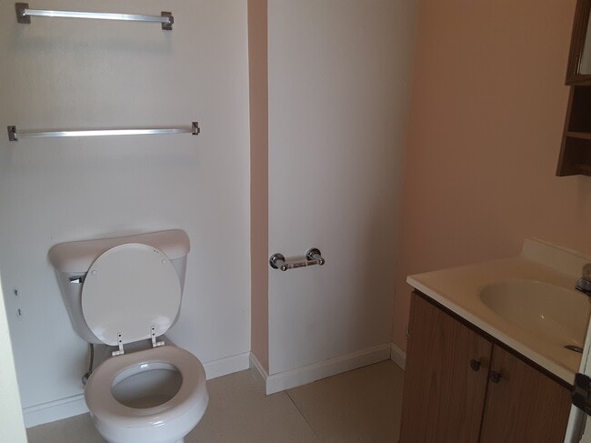 40 Middle St unit 4, Orono, ME 04473 - photo 7