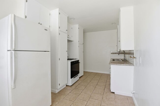 1112 W 92nd St, Los Angeles, CA 90044 - photo 5