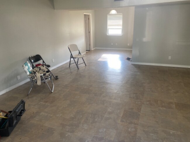 1813 N Chambers Ave, Claremore, OK 74017 - photo 3