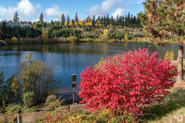 Progress Ridge TownSquare has stunning lake views.