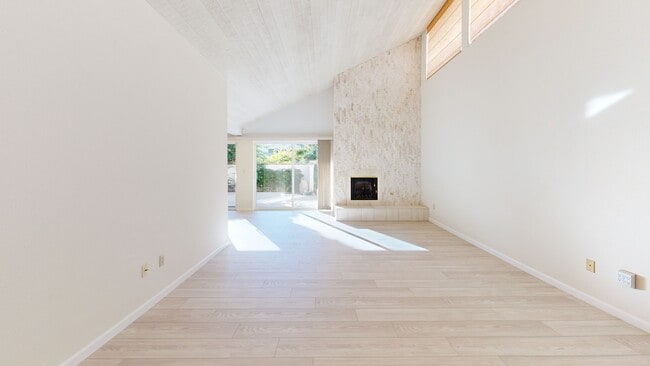 255 E Avenida Granada unit 211, Palm Springs, CA 92264 - photo 3