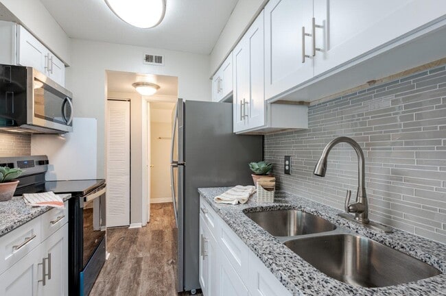 Lakeshore Reserve Off 86th Apartments and Townhomes, Indianapolis, IN 46260 - photo 2